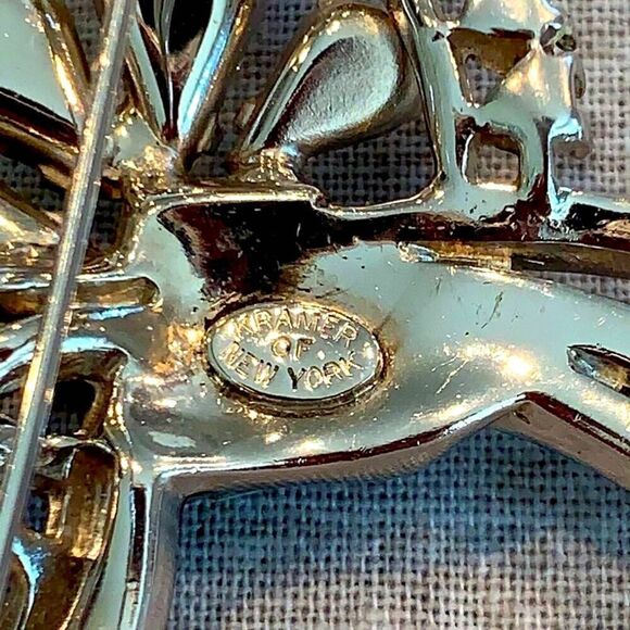 Kramer of New York Clear Crystal bow pin - Picture 5 of 5